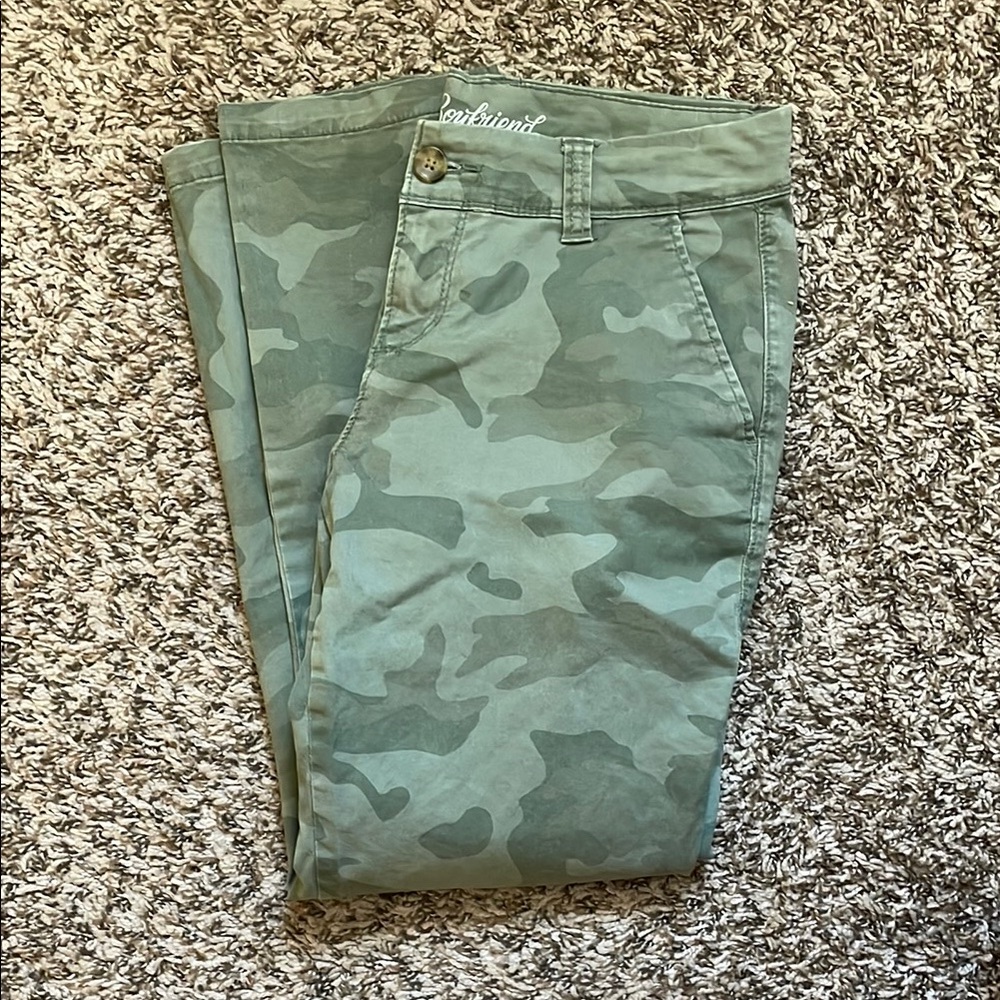 Old Navy boyfriend camo pants low rise